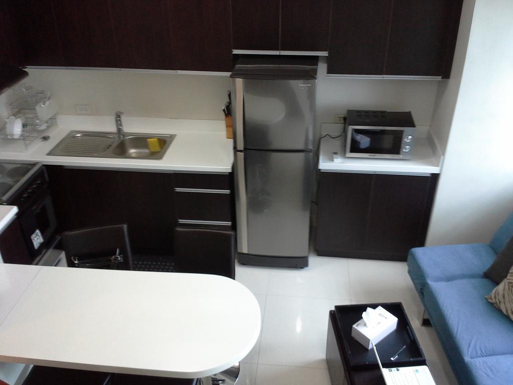 Apartamento Eton Parkview Makati City Exterior foto