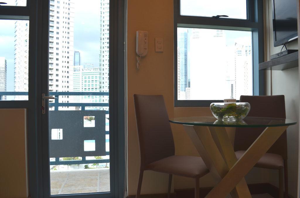 Apartamento Eton Parkview Makati City Exterior foto