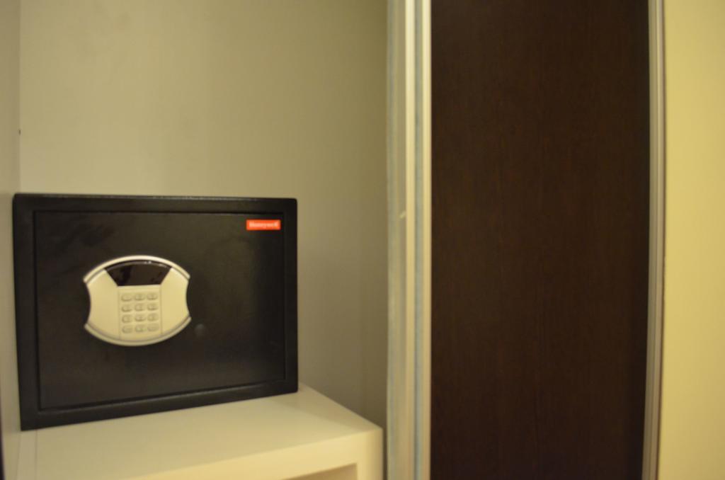 Apartamento Eton Parkview Makati City Exterior foto