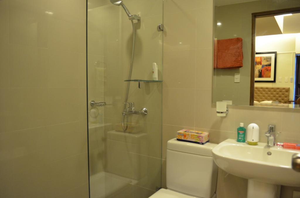 Apartamento Eton Parkview Makati City Exterior foto