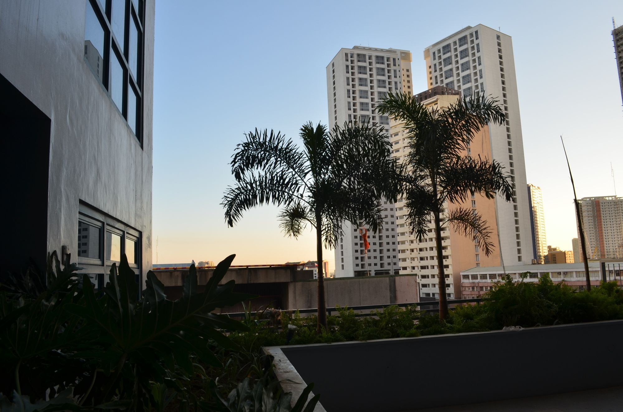 Apartamento Eton Parkview Makati City Exterior foto